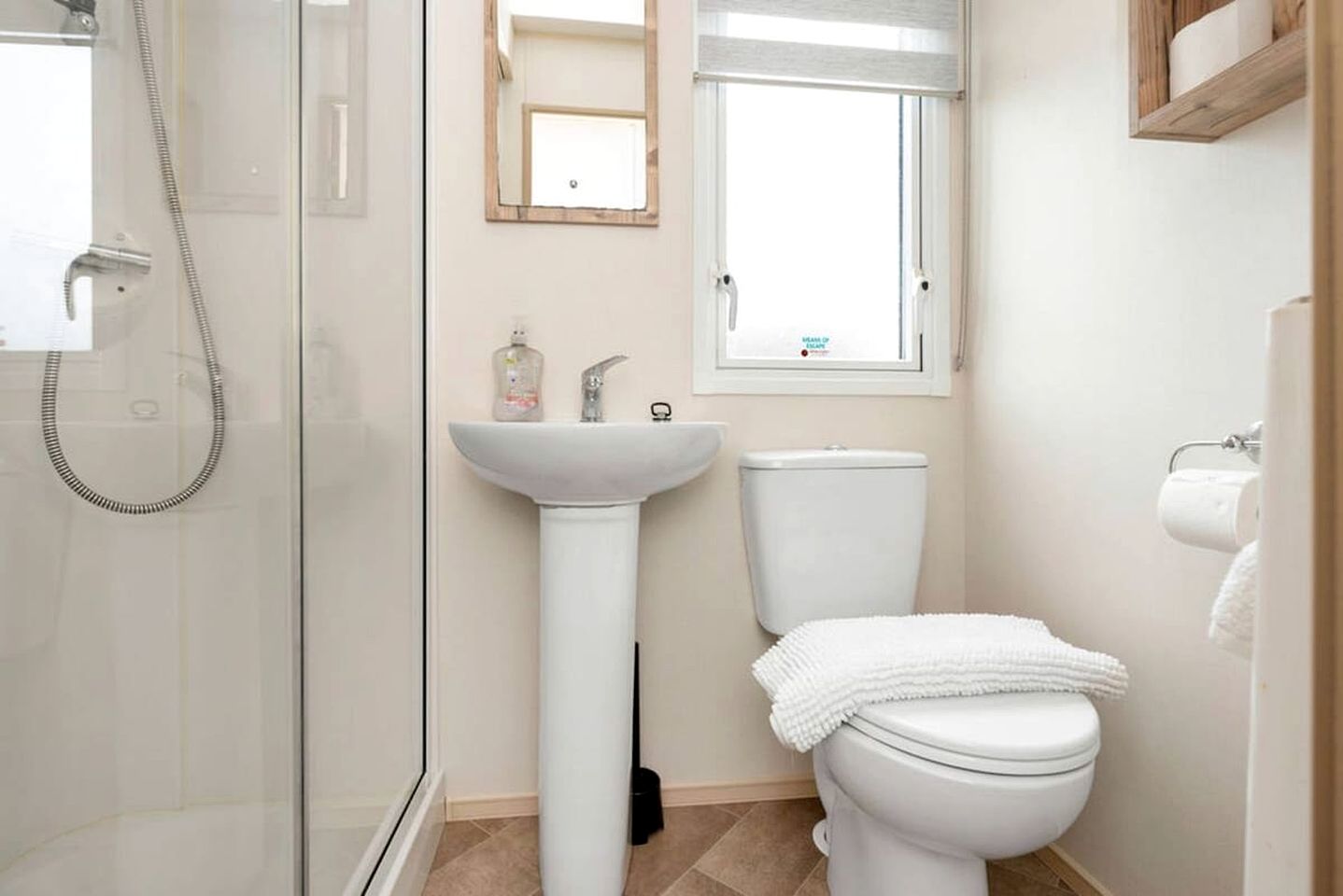 Spacious Silver Lodge Retreat with Pool, Outdoor Deck & Seaside Adventures in Scotland, United Kingdom