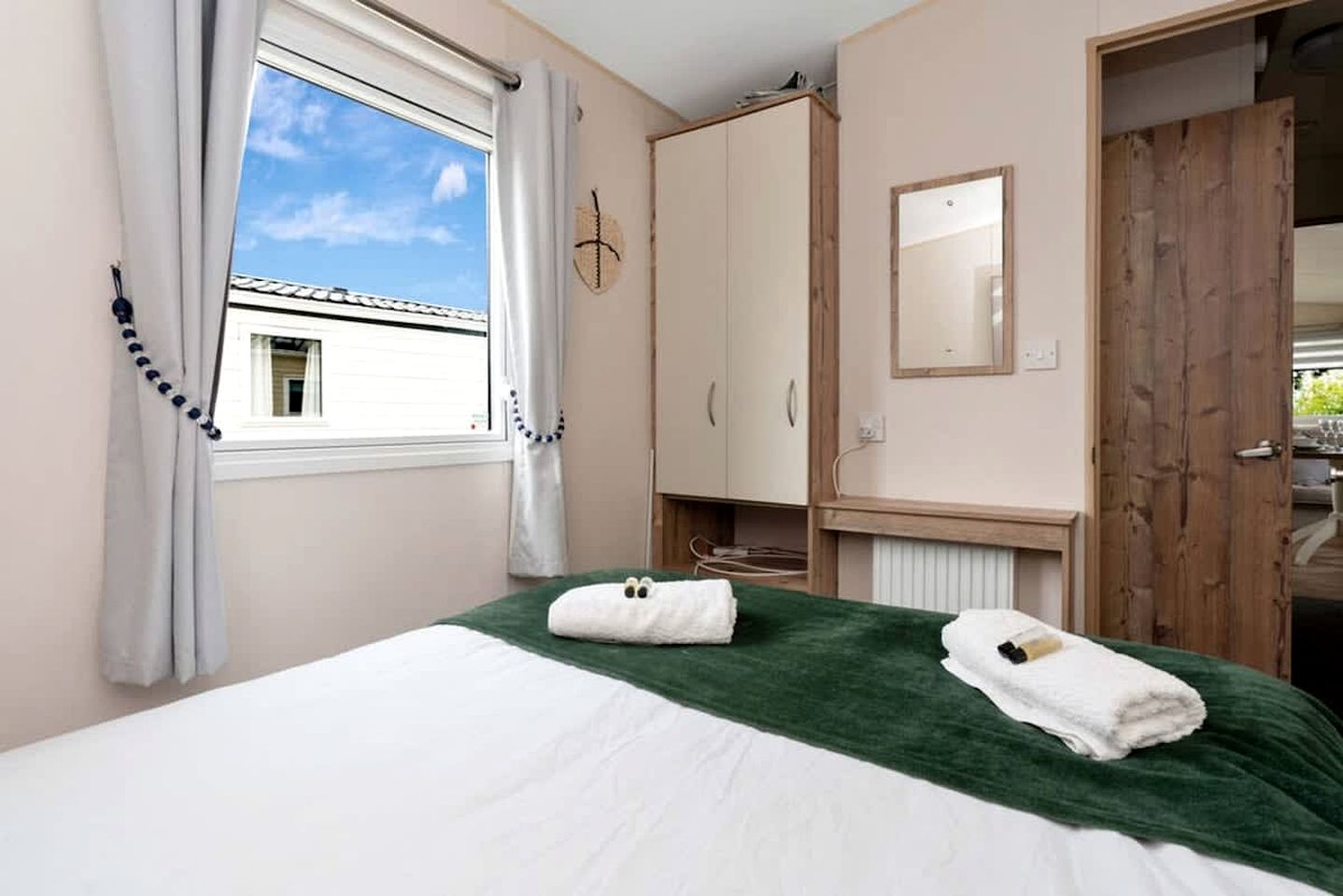 Spacious Silver Lodge Retreat with Pool, Outdoor Deck & Seaside Adventures in Scotland, United Kingdom