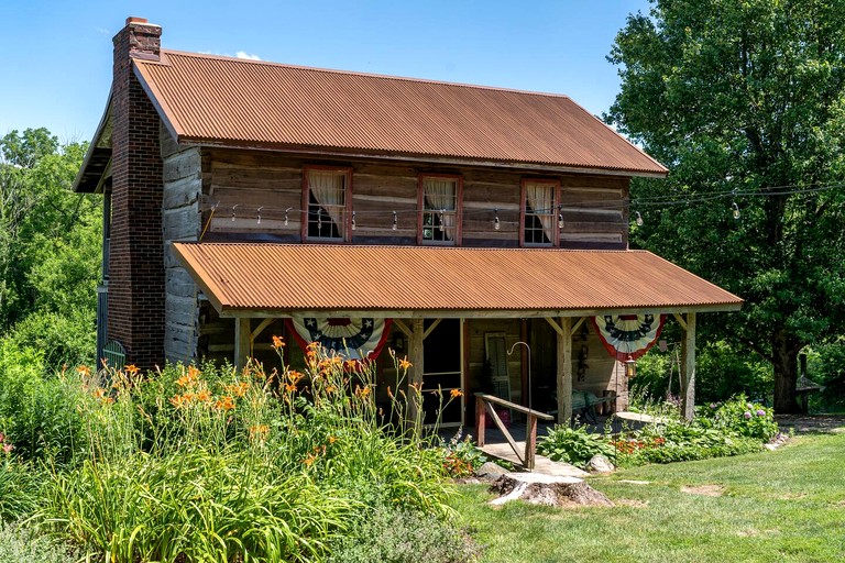 Enchanting Vacation Rental on Working Alpaca Farm near Kokomo, Indiana | Cabins (Flora, Indiana, United States of America)