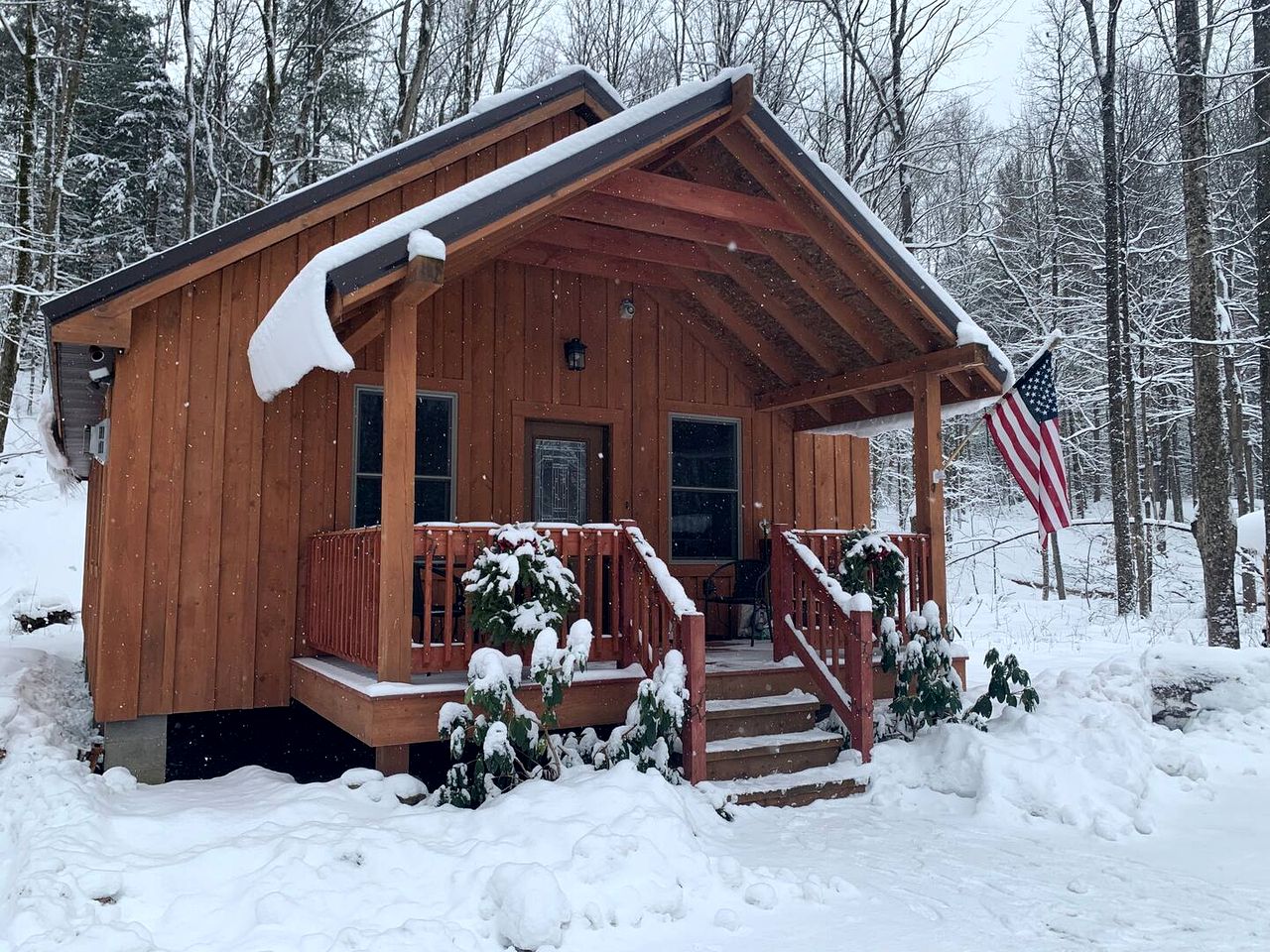 Cozy Three-Bedroom Cabin Near The Salmon River in Altmar, New York