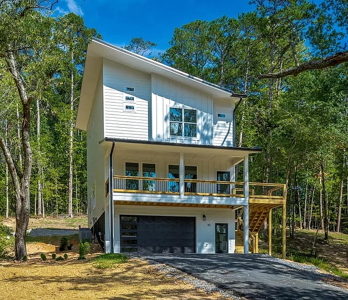Spectacular Cottage with Hot-tub and Private Cinema in Chickamauga, Georgia