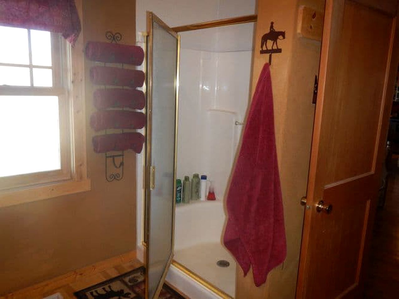 Rustic Accommodation with Breakfast near Shoshone National Forest, Wyoming