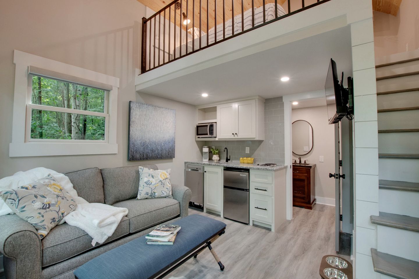 Off-grid Tree House Suitable for Four in Alabama