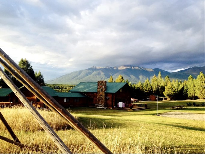 Cabins (Eureka, Montana, United States)