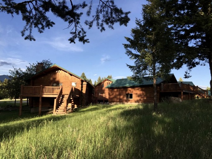 Cabins (Eureka, Montana, United States)