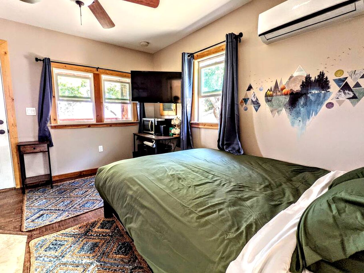 #4 Falcon's Chalet Cabin with Fireplace & Amazing Views, Santa Ysabel, CA