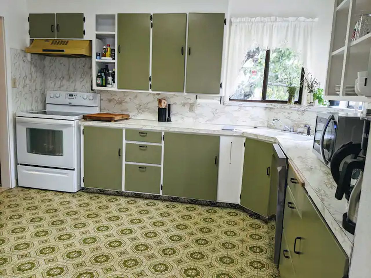 Pet-Friendly Cabin Rental near Mount Shasta for Glamping in Northern California