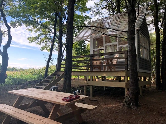 Cabins (Cambridge, New York, United States of America)