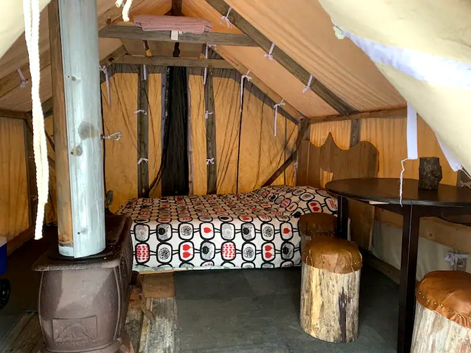 Tents (Saint-Calixte, Quebec, Canada)