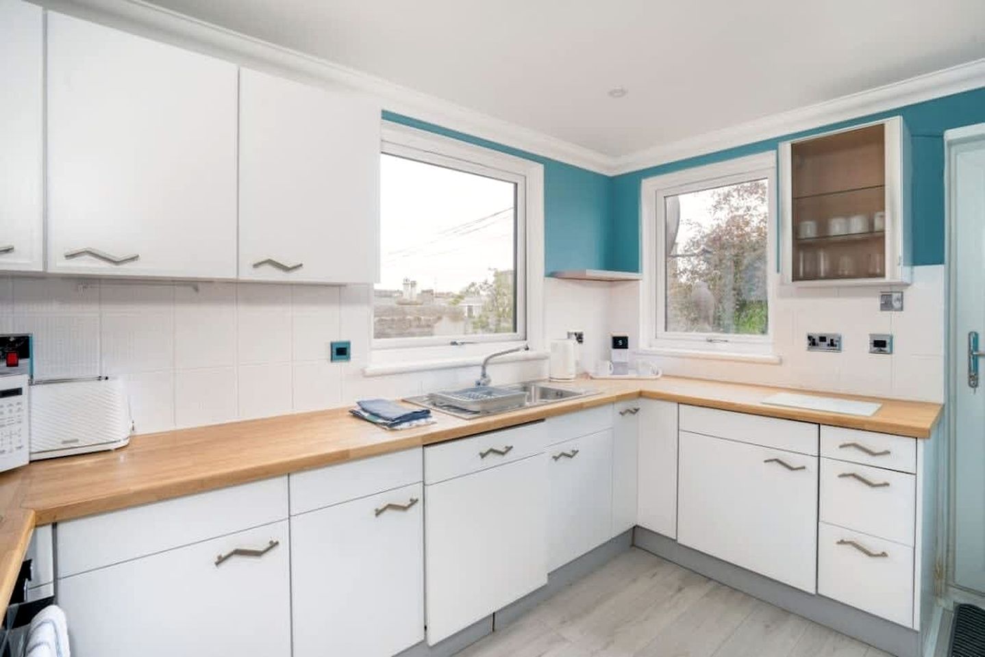 Contemporary Coastal Home Near Beachfront & Scenic Attractions in Scotland, United Kingdom