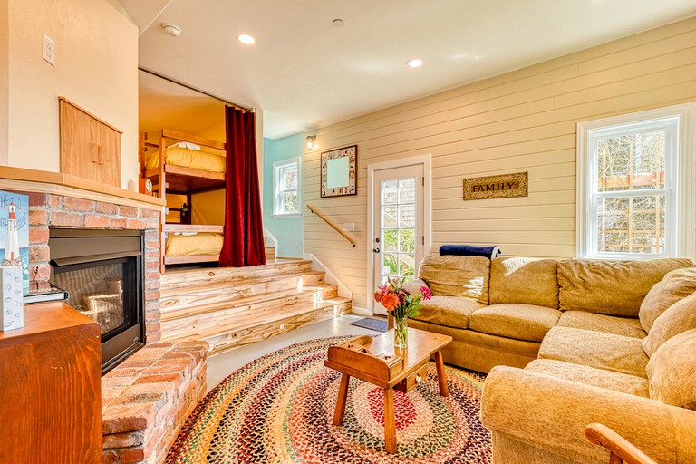 Cottages (Dillon Beach, California, United States)