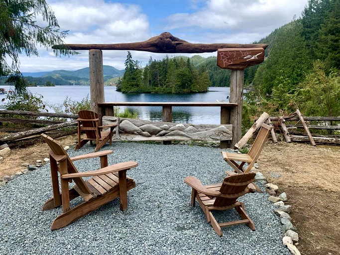 Charming Cottage next to a Lagoon near Sechelt Inlet, British Columbia | Cottages (Madeira Park, British Columbia, Canada)