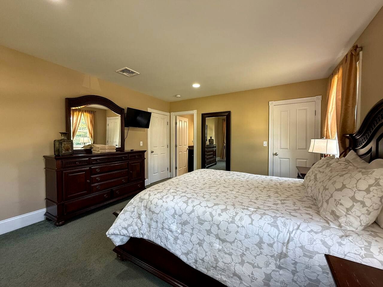 Spacious Vacation Home with Game Room & Hot Tub near Downtown North Conway, New Hampshire