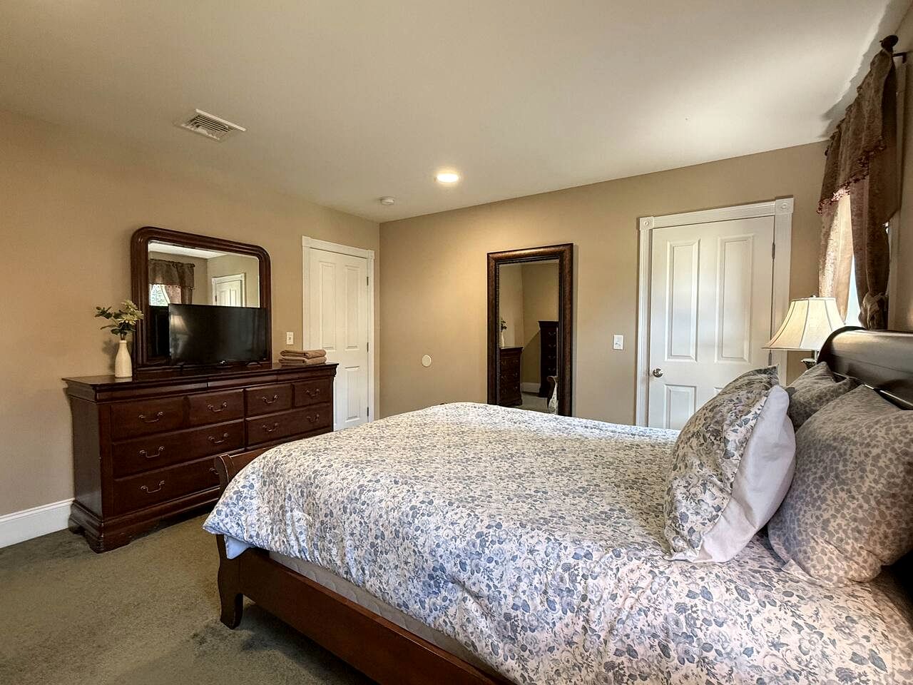Spacious Vacation Home with Game Room & Hot Tub near Downtown North Conway, New Hampshire