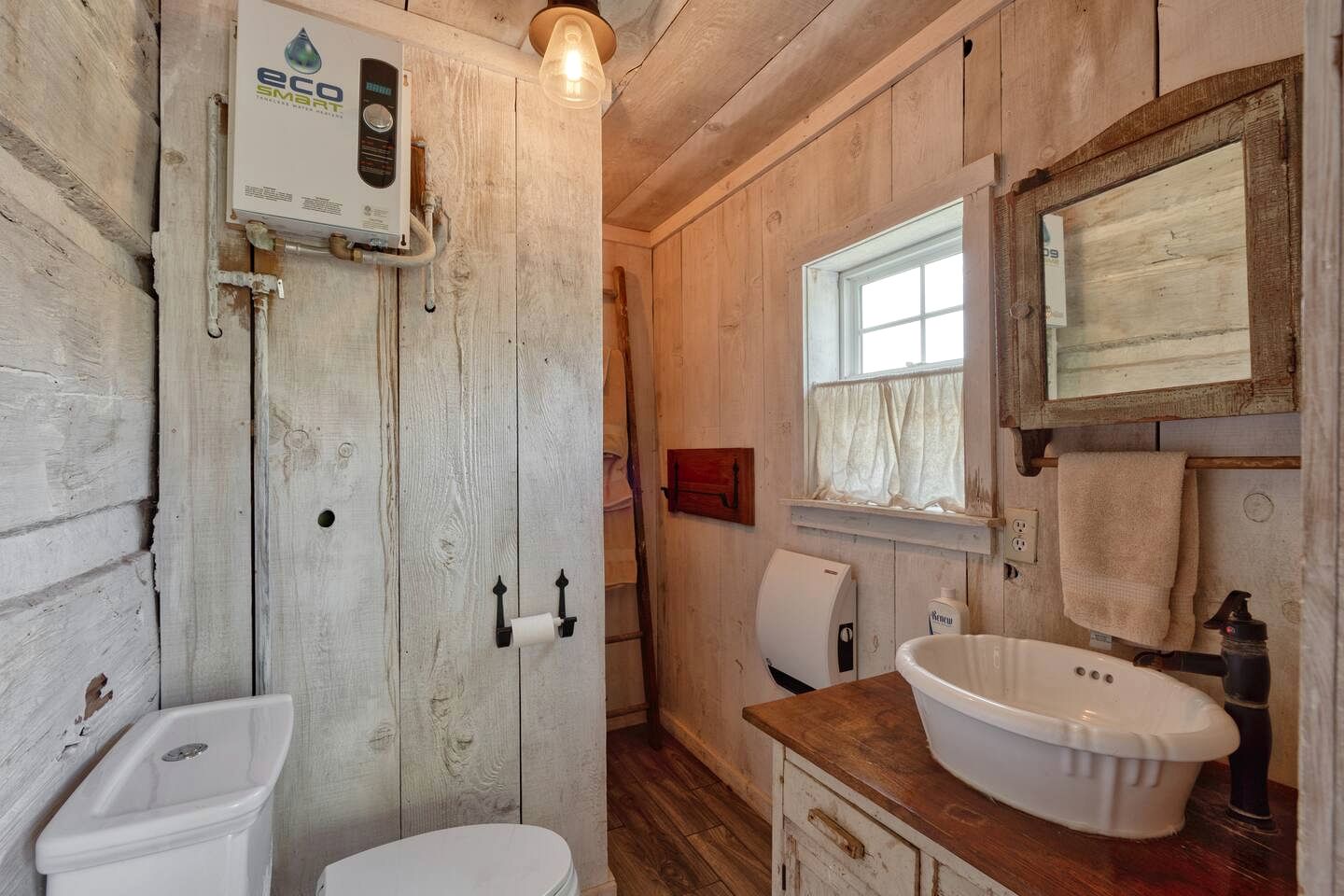 Enchanting Vacation Rental on Working Alpaca Farm near Kokomo, Indiana