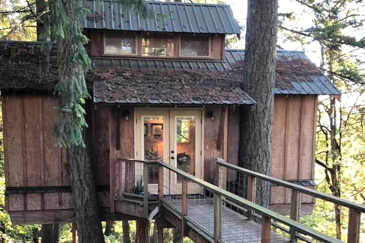 Tree House Rental Glamping in Oregon