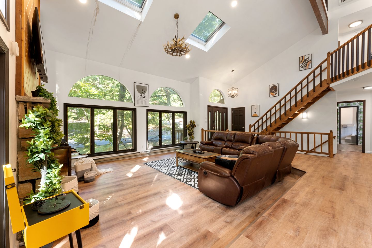 Incredible Waterfront Cabin with Game Room and Hot Tub in East Stroudsburg, Pennsylvania