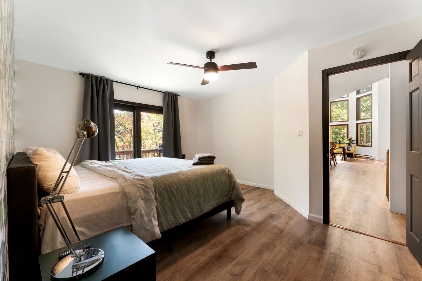 Incredible Waterfront Cabin with Game Room and Hot Tub in East Stroudsburg, Pennsylvania