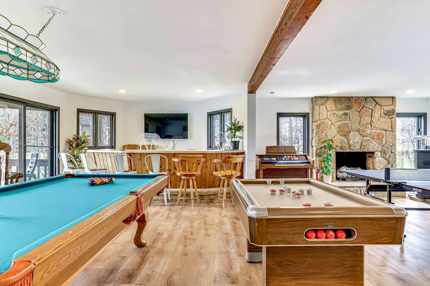 Incredible Waterfront Cabin with Game Room and Hot Tub in East Stroudsburg, Pennsylvania