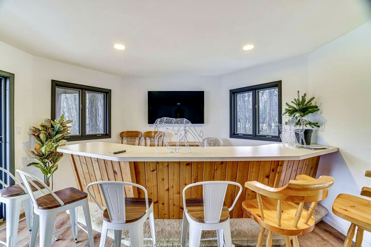 Incredible Waterfront Cabin with Game Room and Hot Tub in East Stroudsburg, Pennsylvania