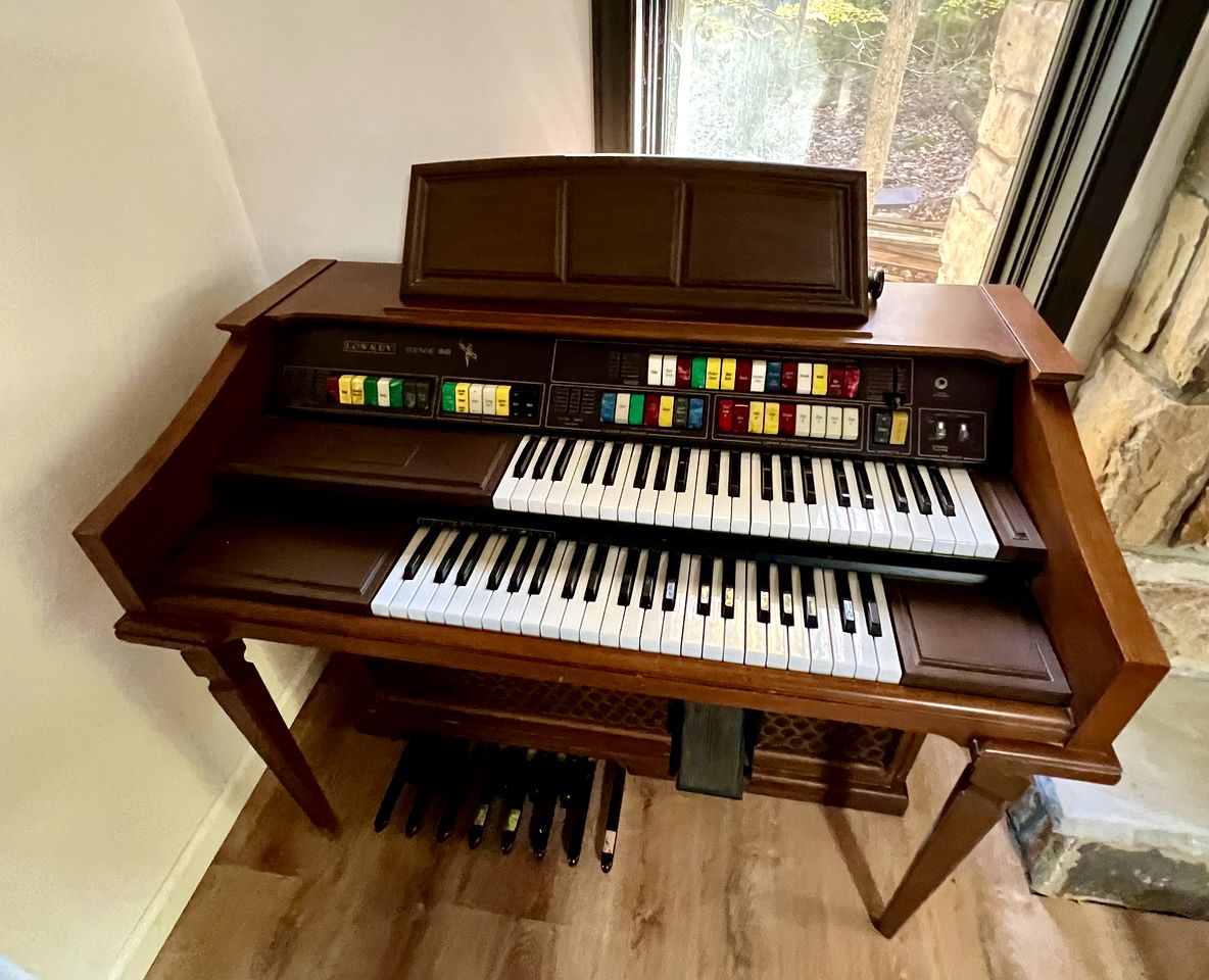 Incredible Waterfront Cabin with Game Room and Hot Tub in East Stroudsburg, Pennsylvania