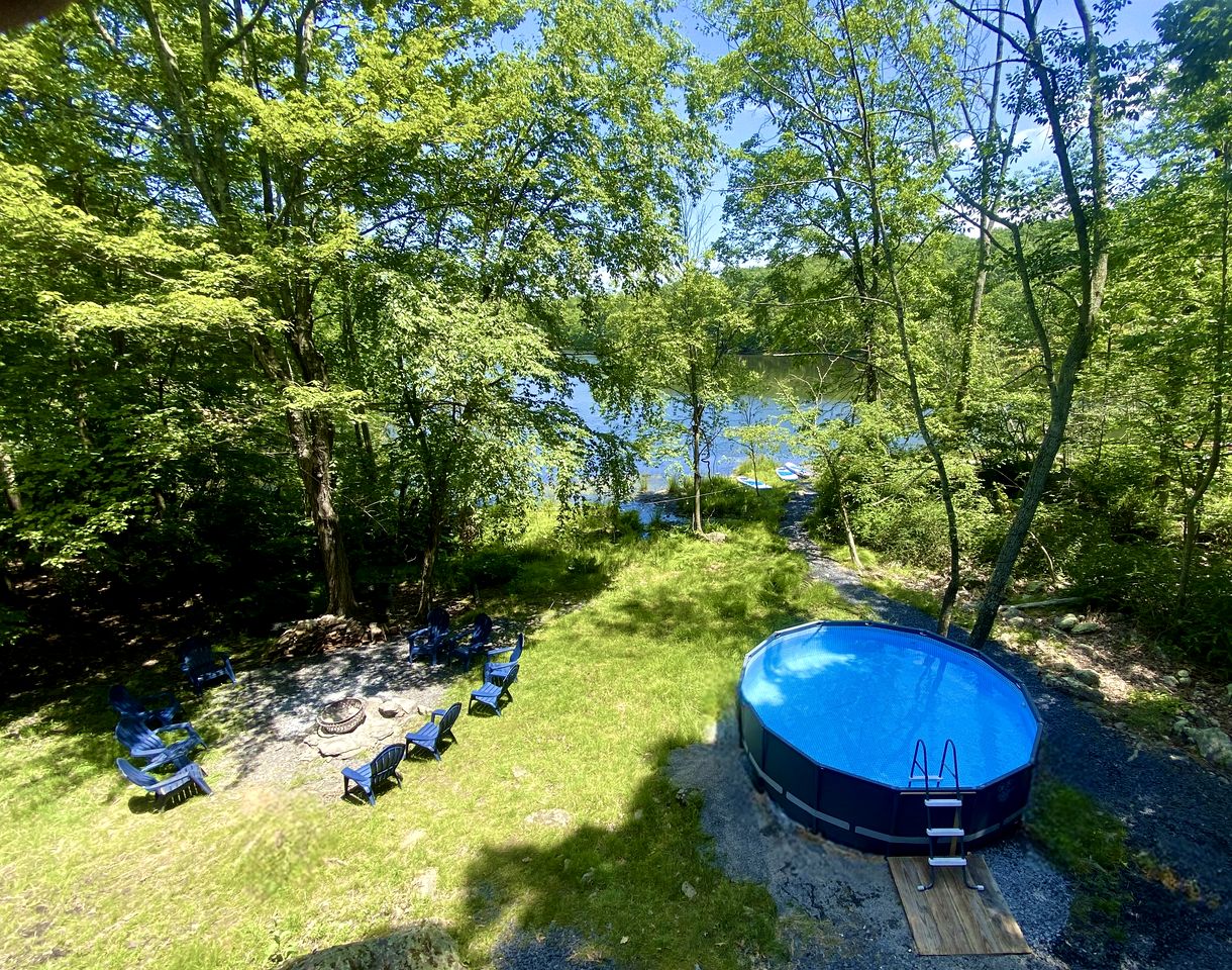 Incredible Waterfront Cabin with Game Room and Hot Tub in East Stroudsburg, Pennsylvania