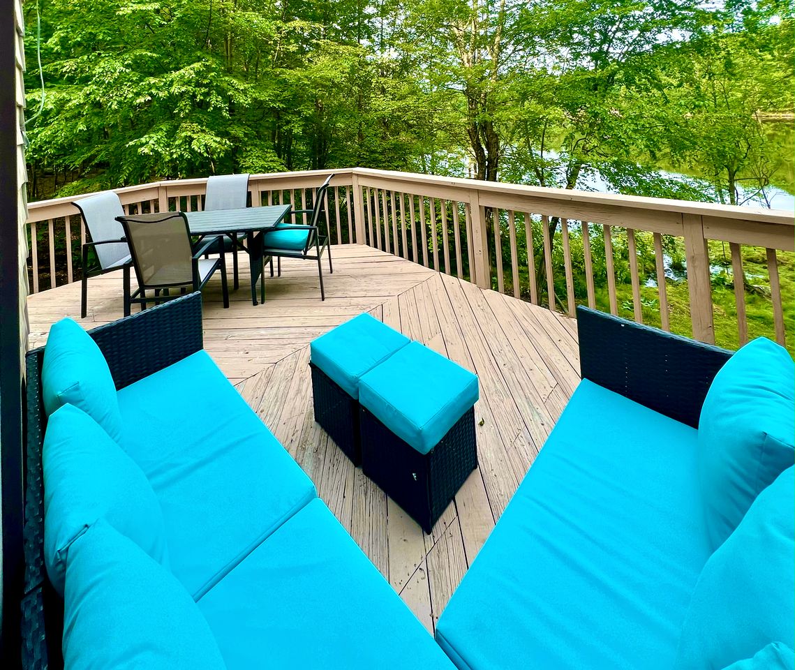 Incredible Waterfront Cabin with Game Room and Hot Tub in East Stroudsburg, Pennsylvania