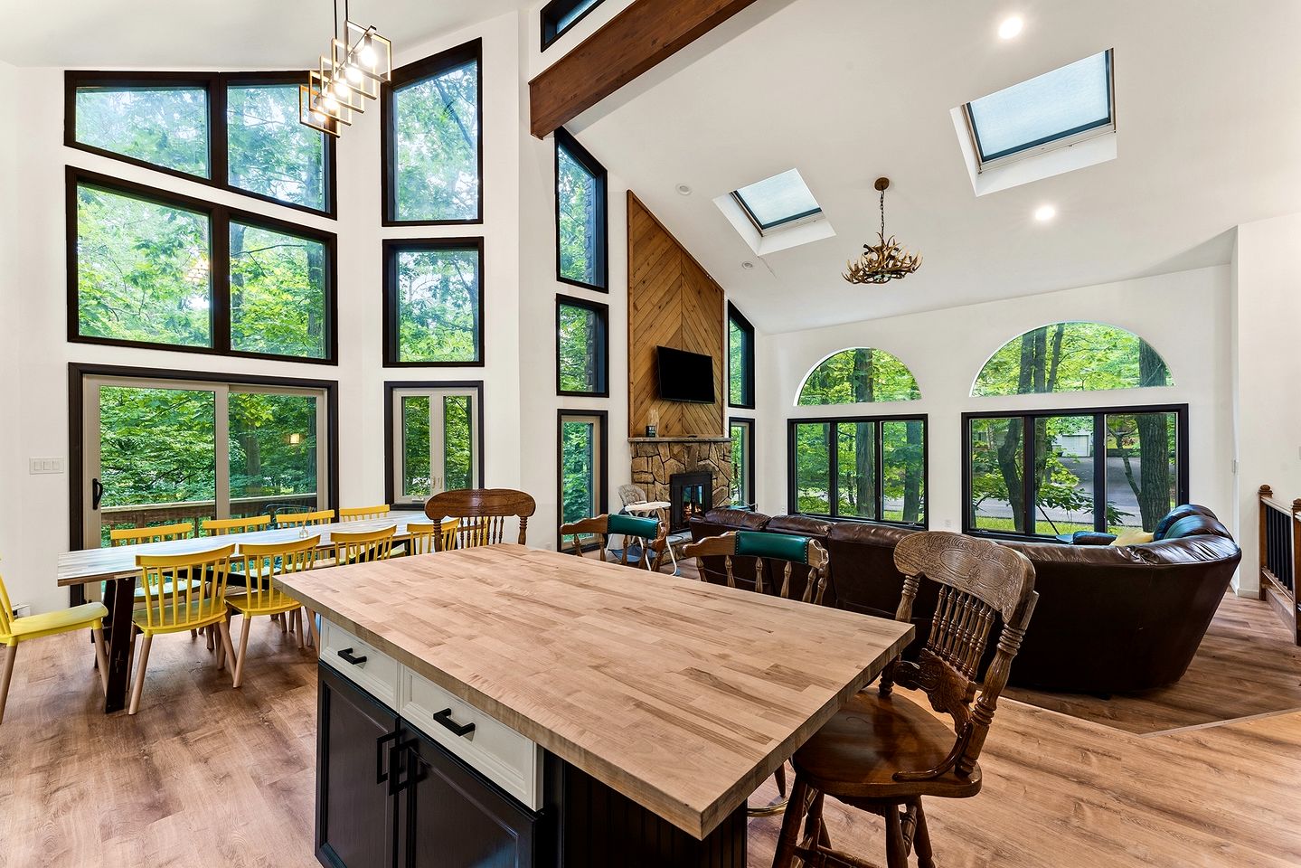 Incredible Waterfront Cabin with Game Room and Hot Tub in East Stroudsburg, Pennsylvania