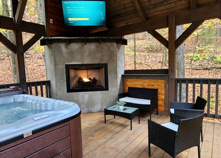 Ouachita Mountains Glamping Getaway: Cozy Pet-Friendly Cabin in Hochatown, Oklahoma, near Broken Bow Lake | Cabins (Hochatown, Oklahoma, United States