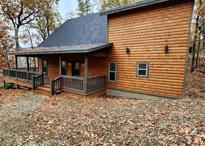 Ouachita Mountains Glamping Getaway: Cozy Pet-Friendly Cabin in Hochatown, Oklahoma, near Broken Bow Lake | Cabins (Hochatown, Oklahoma, United States