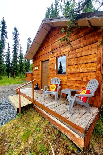 Wrangell-St.Elias National Park Glamping Cabin for an Alaskan Outdoor Adventure | Cabins (Nabesna, Alaska, United States of America)