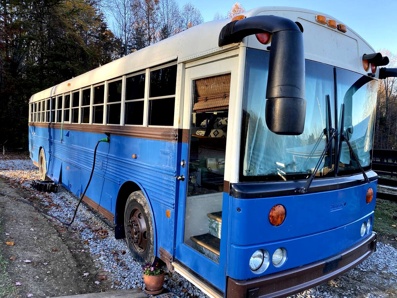 Eccentric Converted Bus, Perfect for a Tennessee Vacation