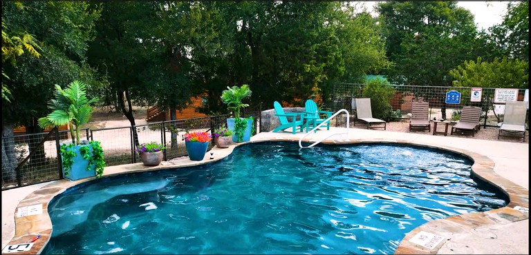 Lovely Log Cabin Rental for Four near San Antonio Texas | Cabins (Pipe Creek, Texas, United States of America)