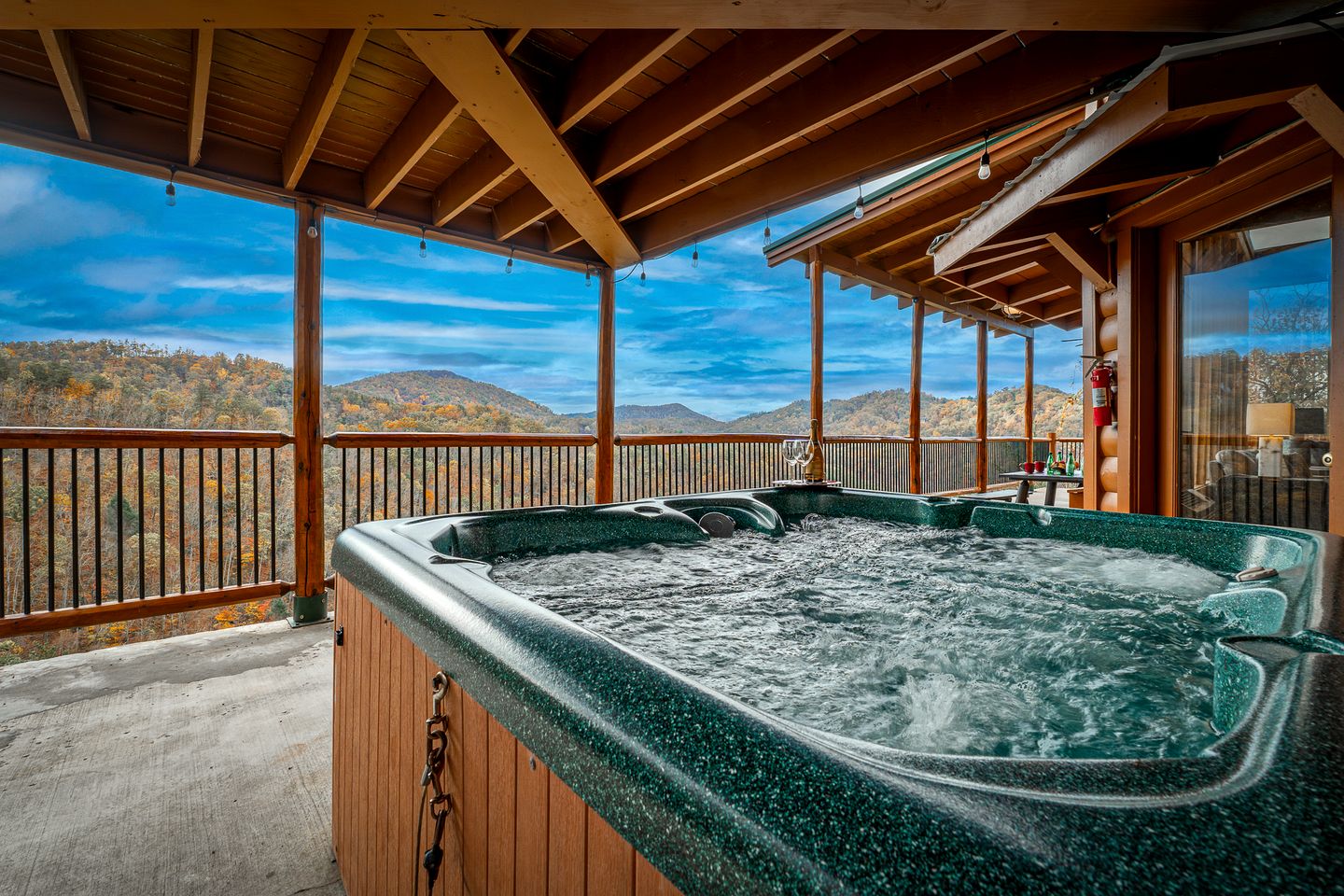 Stunning Smoky Mountain Log Cabin with 270° Views, Luxury Amenities & Hot Tub near Gatlinburg, TN