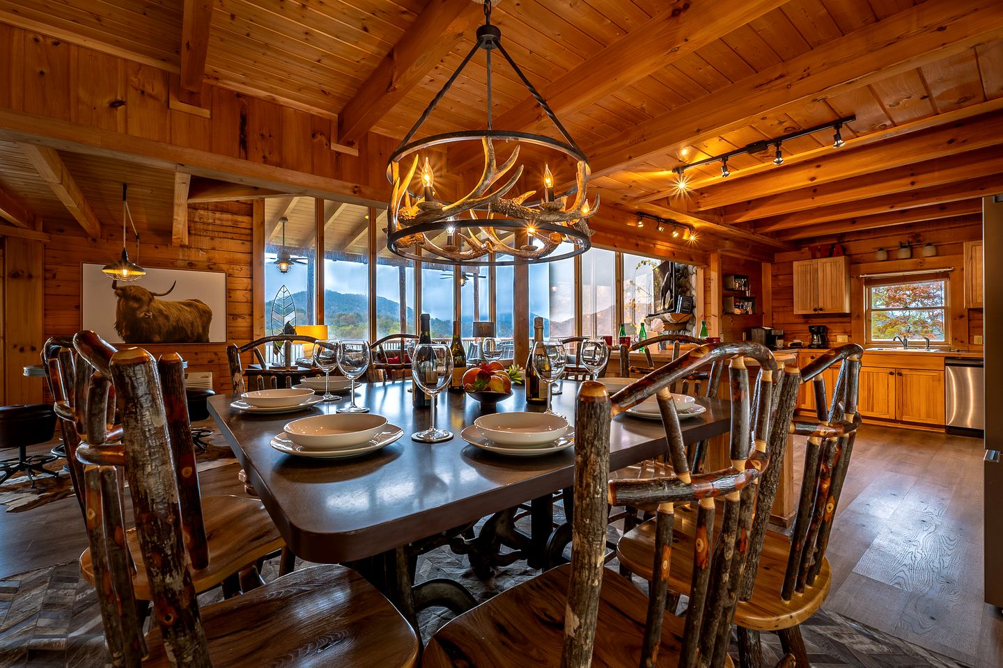 Stunning Smoky Mountain Log Cabin with 270° Views, Luxury Amenities & Hot Tub near Gatlinburg, TN