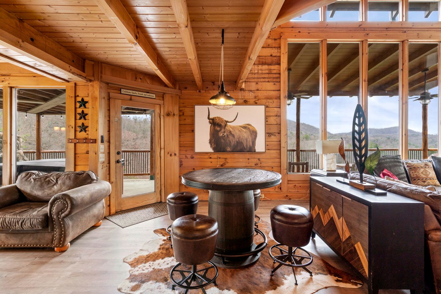 Stunning Smoky Mountain Log Cabin with 270° Views, Luxury Amenities & Hot Tub near Gatlinburg, TN