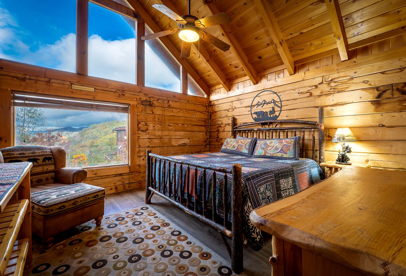 Stunning Smoky Mountain Log Cabin with 270° Views, Luxury Amenities & Hot Tub near Gatlinburg, TN