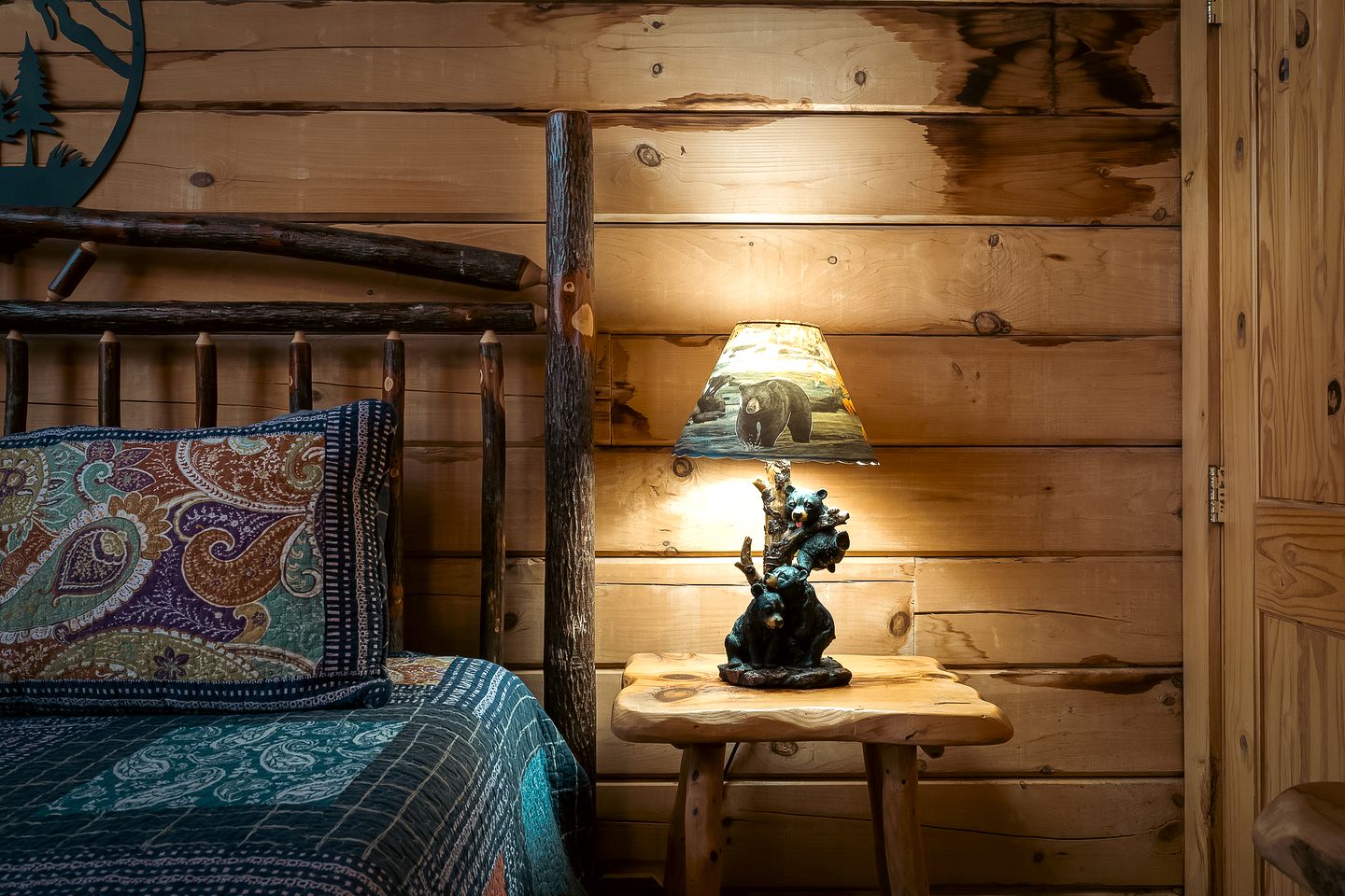 Stunning Smoky Mountain Log Cabin with 270° Views, Luxury Amenities & Hot Tub near Gatlinburg, TN