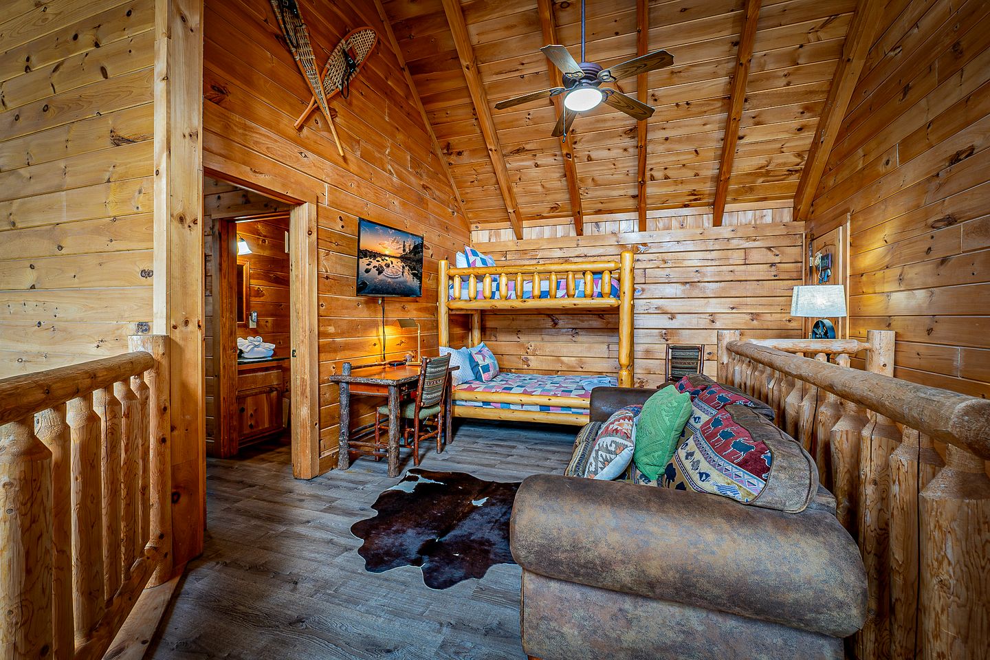 Stunning Smoky Mountain Log Cabin with 270° Views, Luxury Amenities & Hot Tub near Gatlinburg, TN