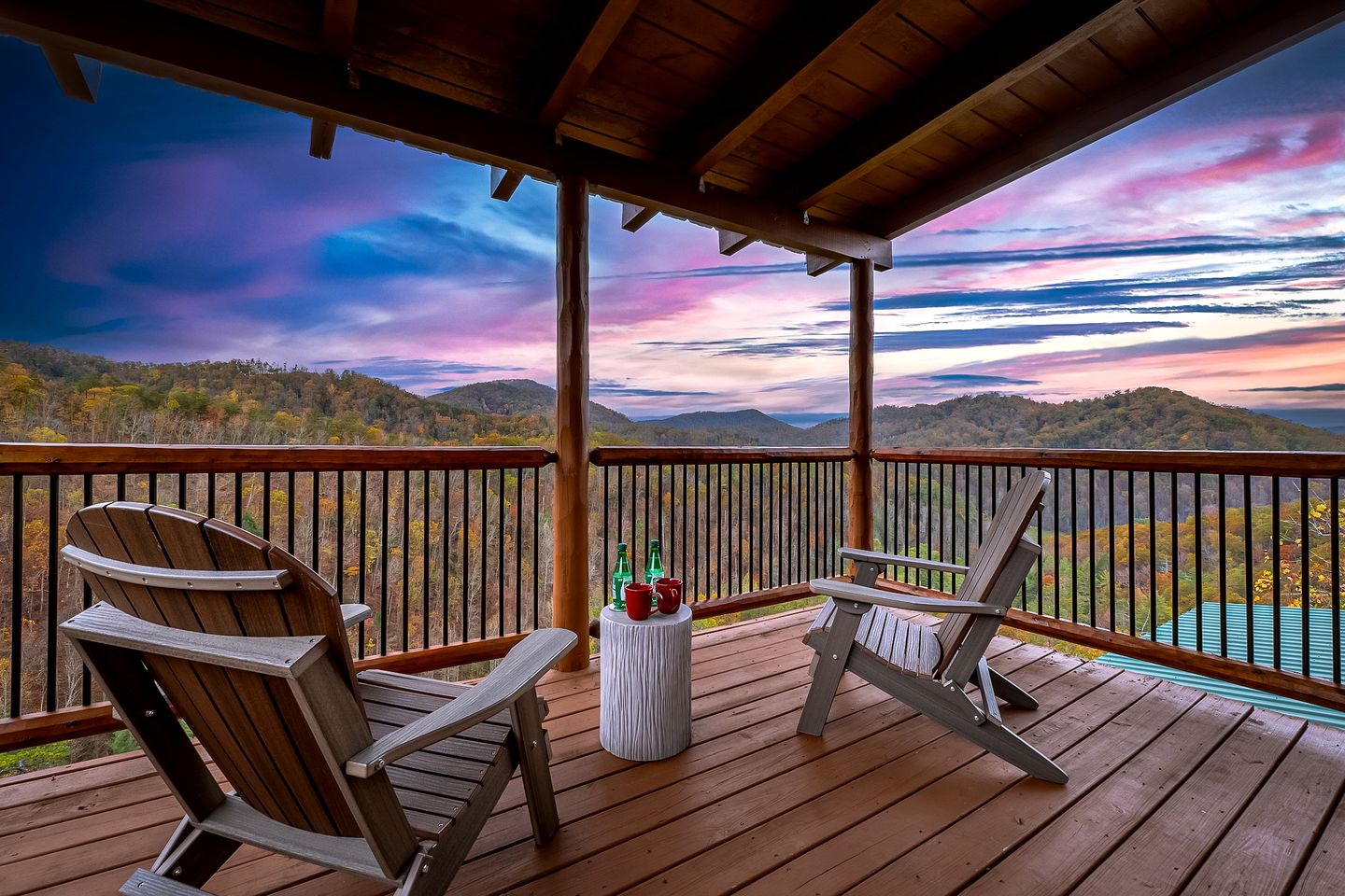 Stunning Smoky Mountain Log Cabin with 270° Views, Luxury Amenities & Hot Tub near Gatlinburg, TN