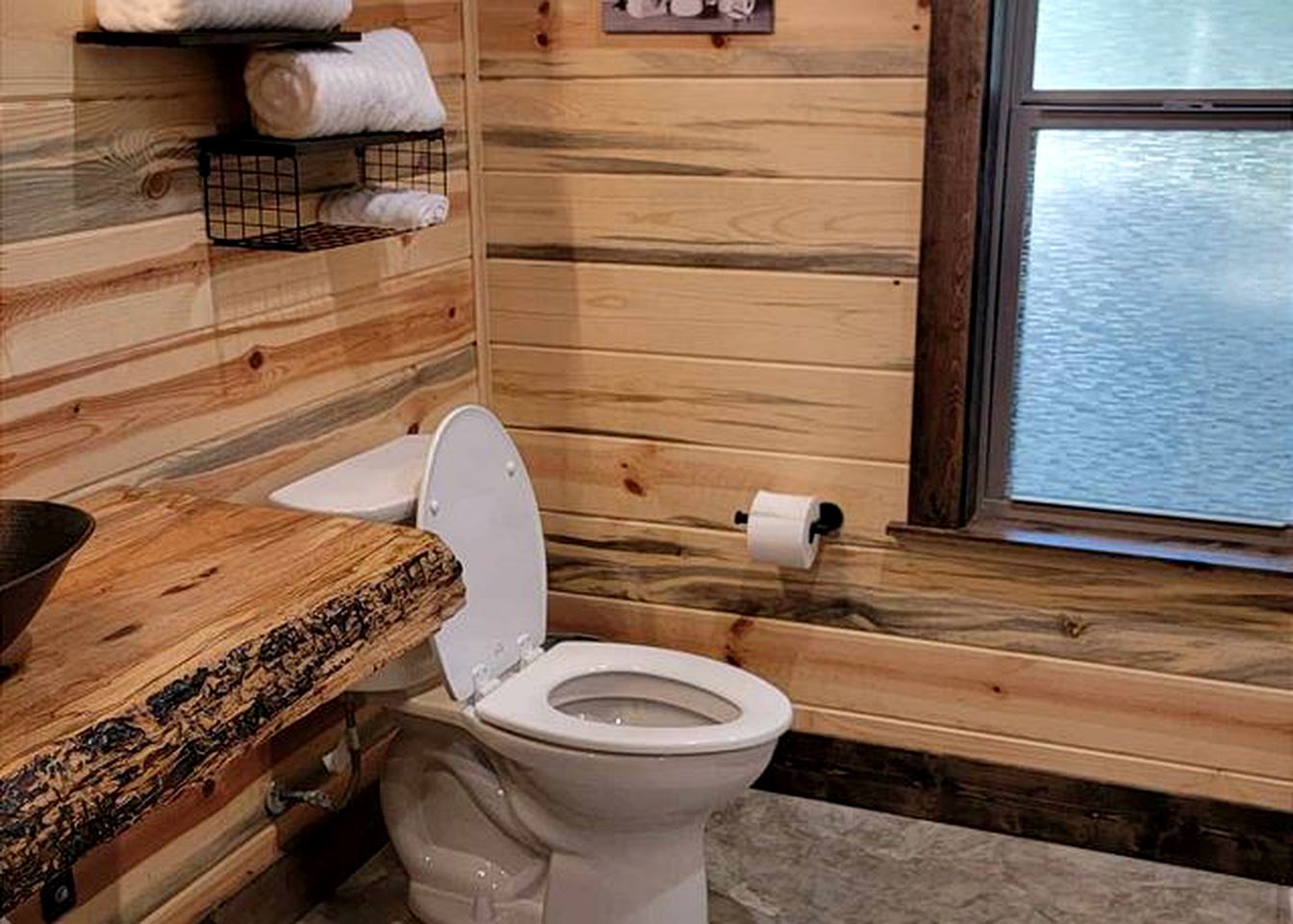 Ouachita Mountains Glamping Getaway: Cozy Pet-Friendly Cabin in Hochatown, Oklahoma, near Broken Bow Lake