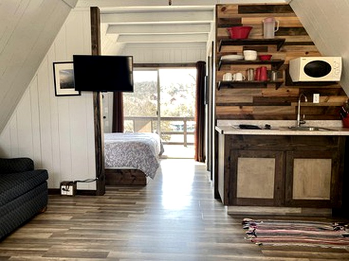 Branson, Missouri Lakeside Escape in a Glamping Cabin | A-Frames (Branson, Missouri, United States of America)