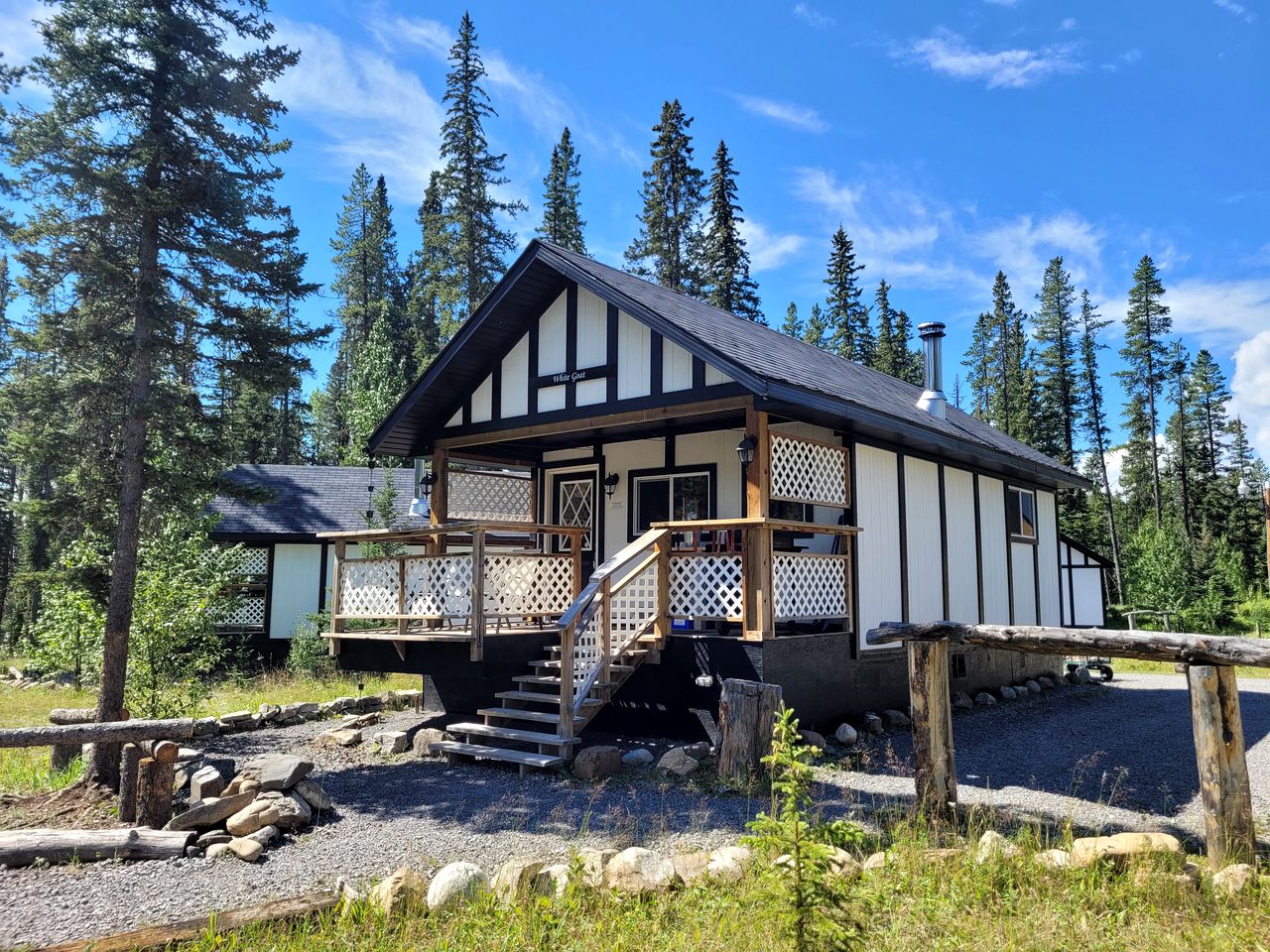 Spacious Family-Friendly Mountain Getaway near Banff, Alberta