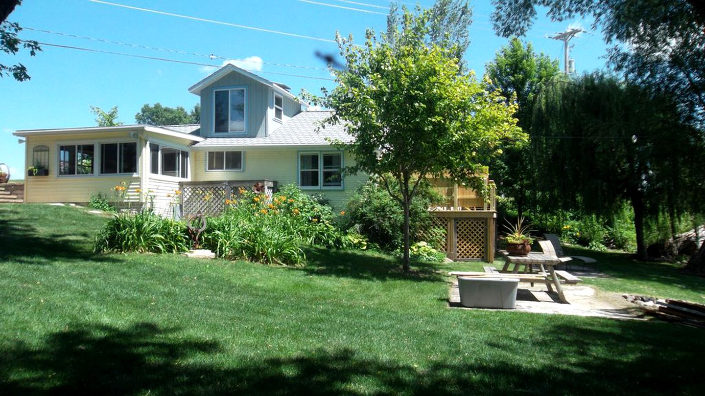 Cozy River Staycation with Wi-Fi near Milwaukee, Wisconsin