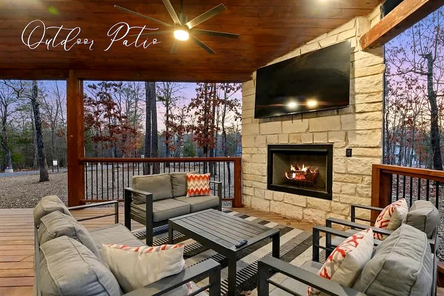 Secluded Luxury Cabin with Hot Tub & Fishing Pond Near Broken Bow Lake, Broken Bow OK