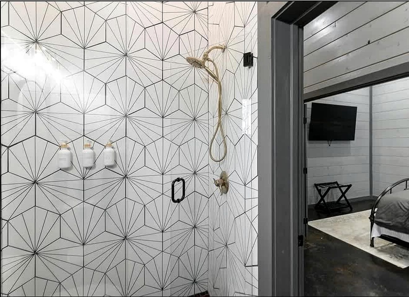 Secluded Luxury Cabin with Hot Tub & Fishing Pond Near Broken Bow Lake, Broken Bow OK