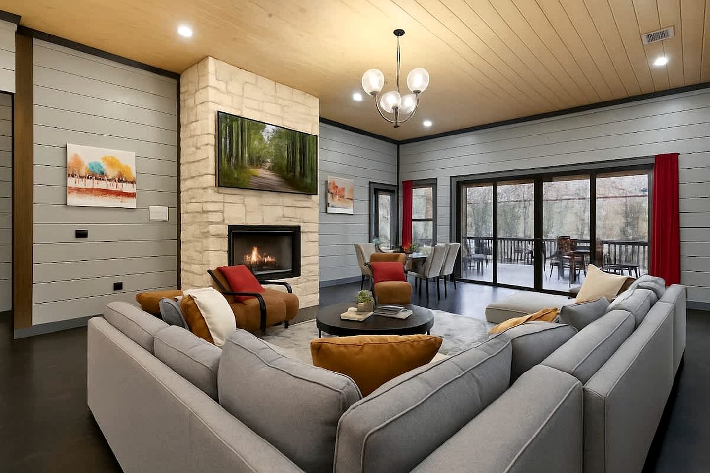 Secluded Luxury Cabin with Hot Tub & Fishing Pond Near Broken Bow Lake, Broken Bow OK