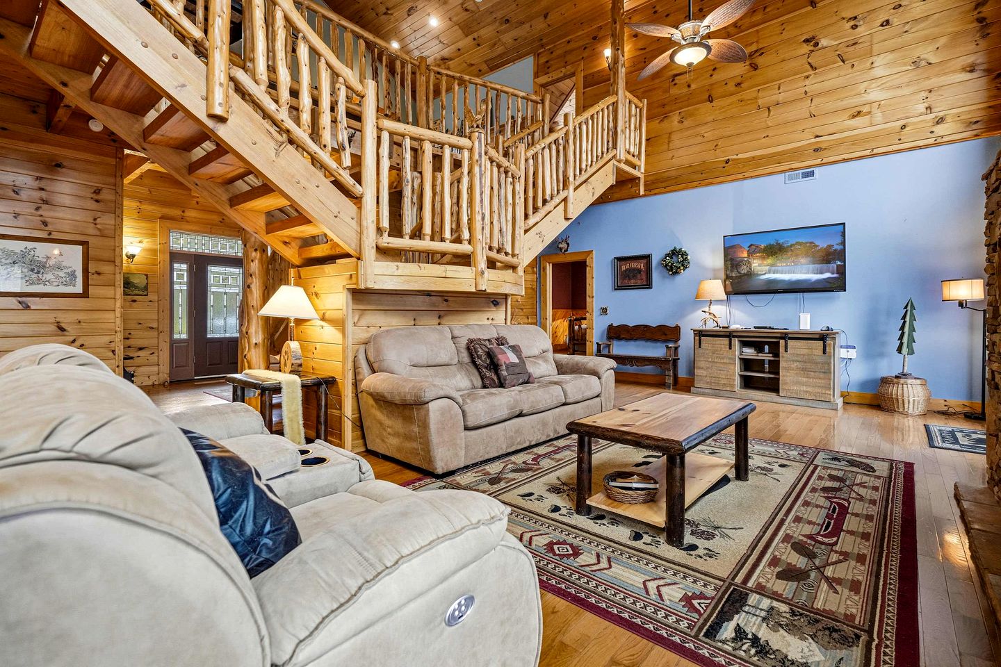 Luxury Log Cabin Escape with Hot Tub, Decks & Family Fun Spaces in Sevierville, Tennessee
