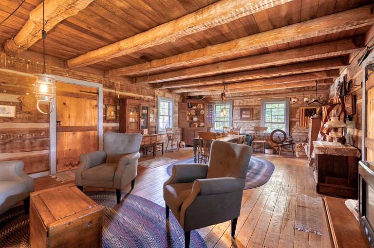 Enchanting Vacation Rental on Working Alpaca Farm near Kokomo, Indiana | Cabins (Flora, Indiana, United States of America)