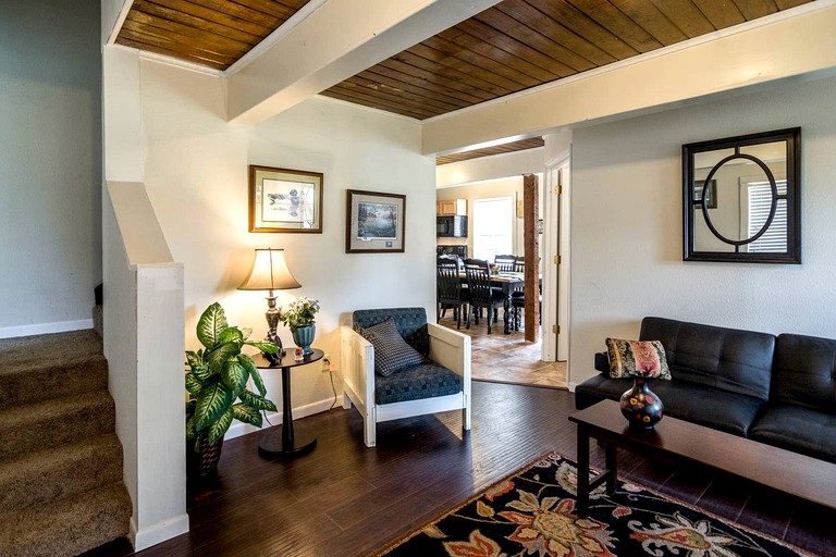 Cabins (Nacogdoches, Texas, United States)